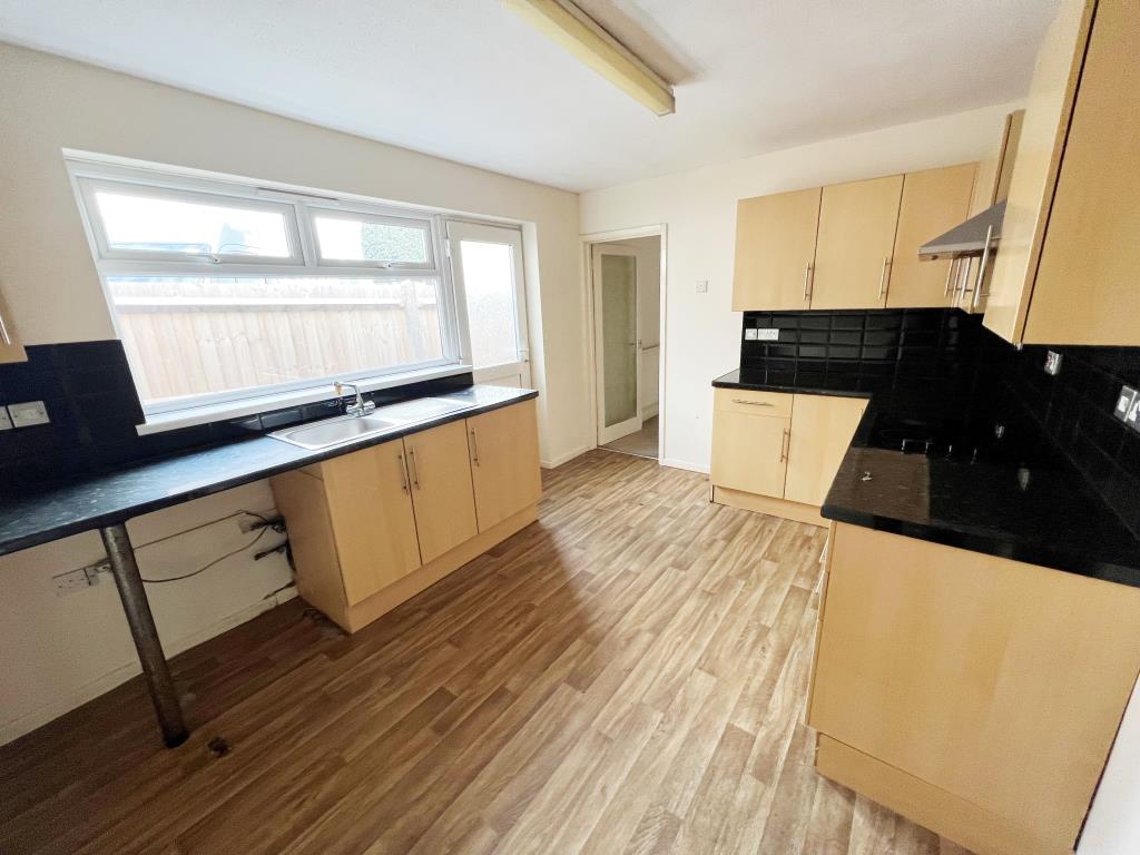 Lot: 62 - FREEHOLD THREE-BEDROOM DETACHED BUNGALOW FOR IMPROVEMENT -